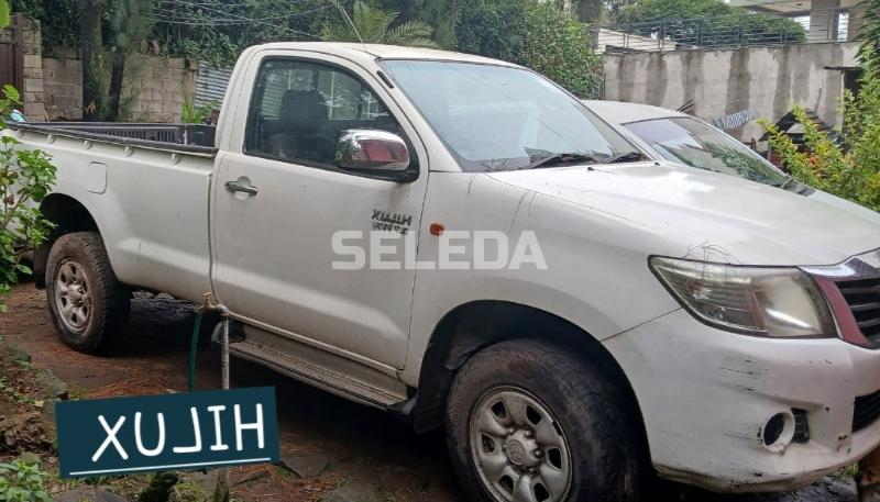 TOYOTA HILUX VVT-I 2011 model manual