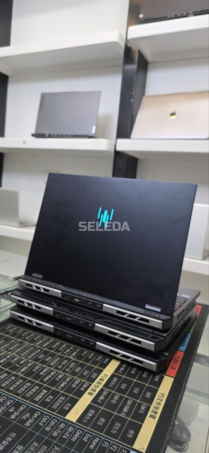 Acer Predator Helion NEO16